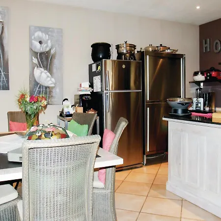 Three-bedroom Holiday In Ferienhaus *