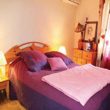Three-bedroom Holiday In Savasse