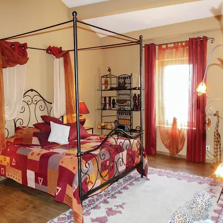 Three-bedroom Holiday In Savasse